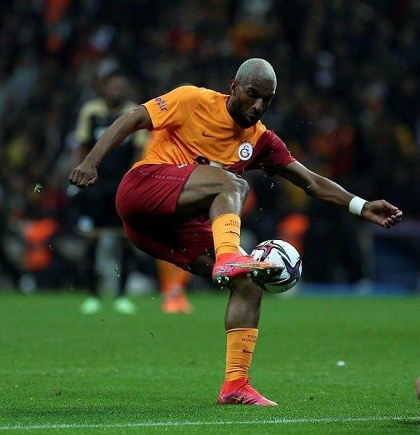 Burak Elmas'tan tarihi operasyon! 8 futbolcu eşyalarını topladı 5'i Fatih Terim'in 'evladı'