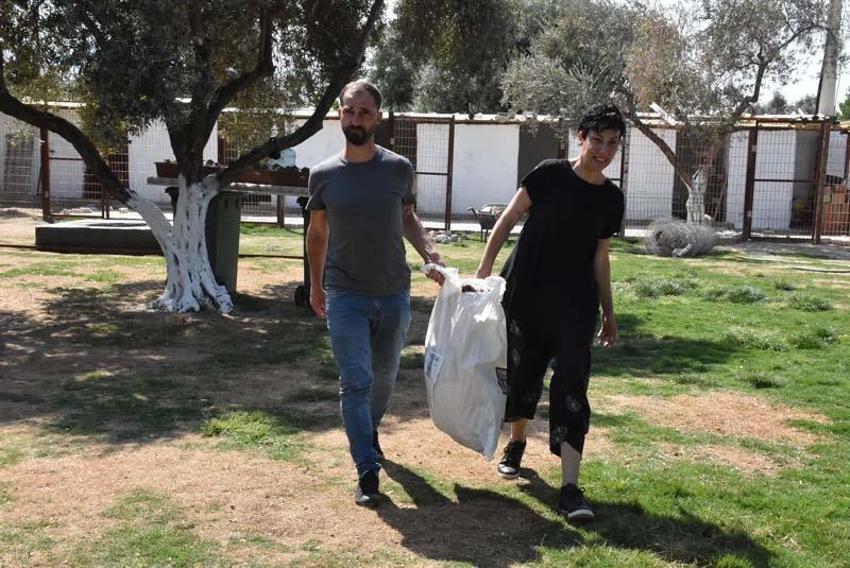 Can Bonomo'nun ablası, çiftliğinde 165 köpek ve 5 kedi ile yaşıyor