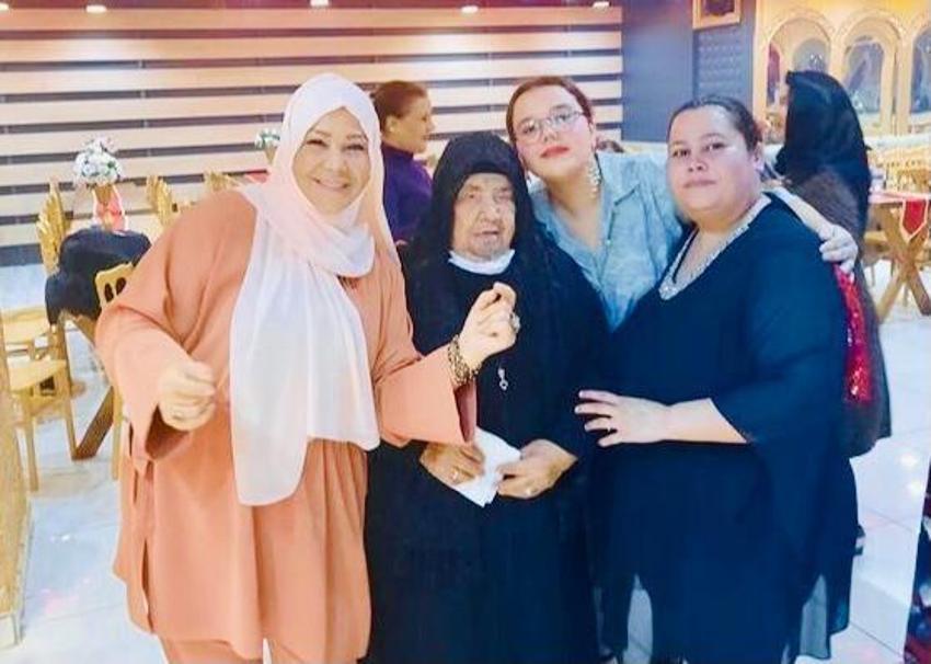 Türkücü Güler Işık'ın zor günü! Annesi toprağa verildi...
