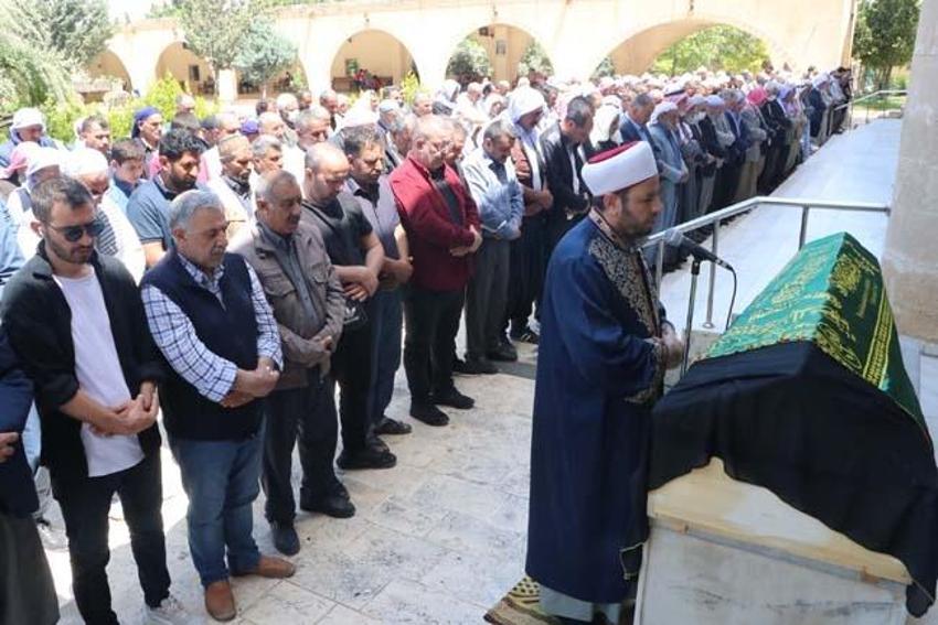 Türkücü Güler Işık'ın zor günü! Annesi toprağa verildi...