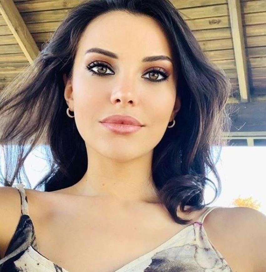Tuvana Türkay'dan bikinili paylaşım!