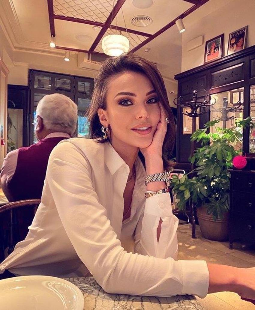 Tuvana Türkay'dan bikinili paylaşım!
