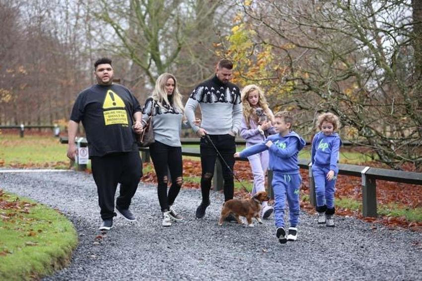 Katie Price'ın ailesinden bebek müdalesi!
