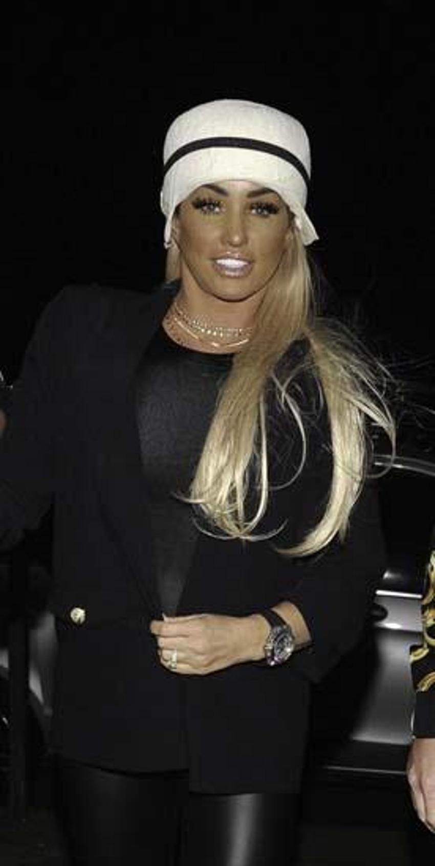 Katie Price'ın ailesinden bebek müdalesi!