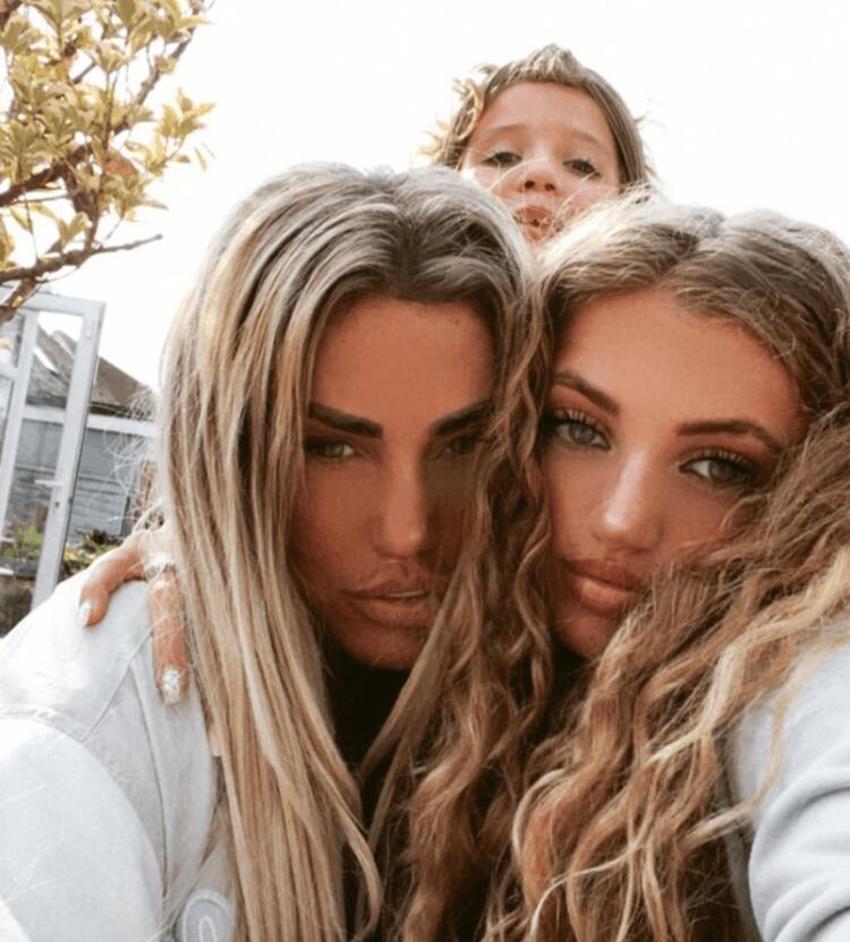 Katie Price'ın ailesinden bebek müdalesi!