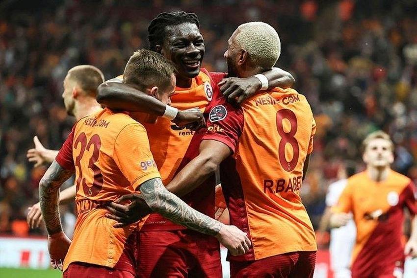 Burak Elmas kendi gidiyor, giderken 8 futbolcuyu da takımdan gönderiyor! 144 milyon TL'lik rahatlama