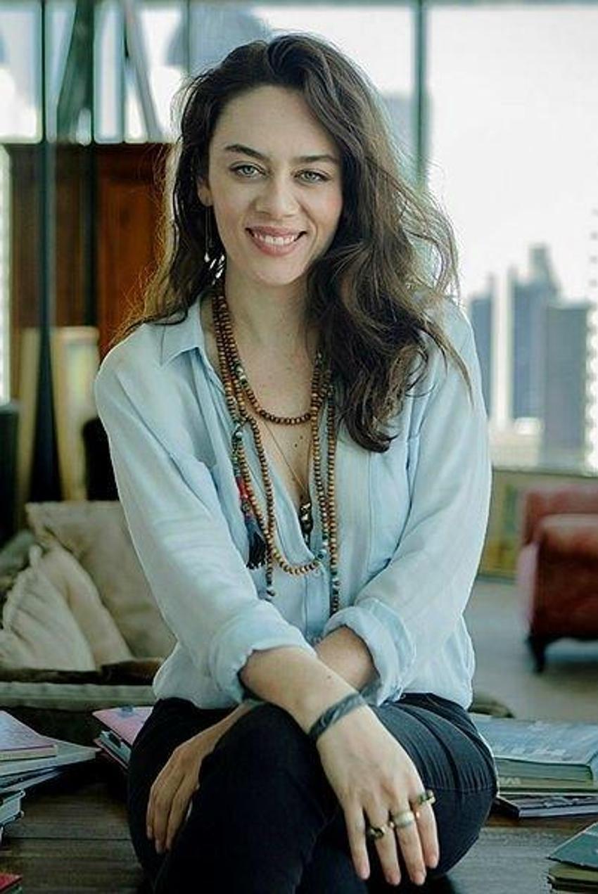 Eski vekil Ahmet Çakar'a tepkiler çığ gibi! Melis Sezen'e ünlü isimlerden destek geldi: Çok güzelsin!