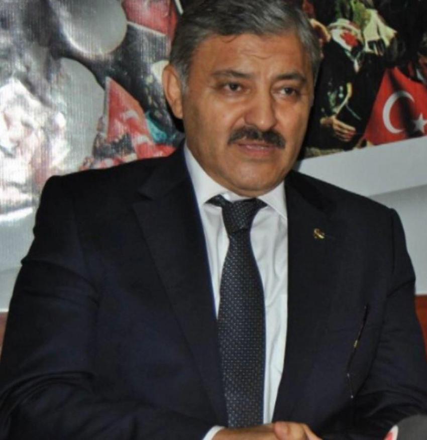 Eski vekil Ahmet Çakar'a tepkiler çığ gibi! Melis Sezen'e ünlü isimlerden destek geldi: Çok güzelsin!