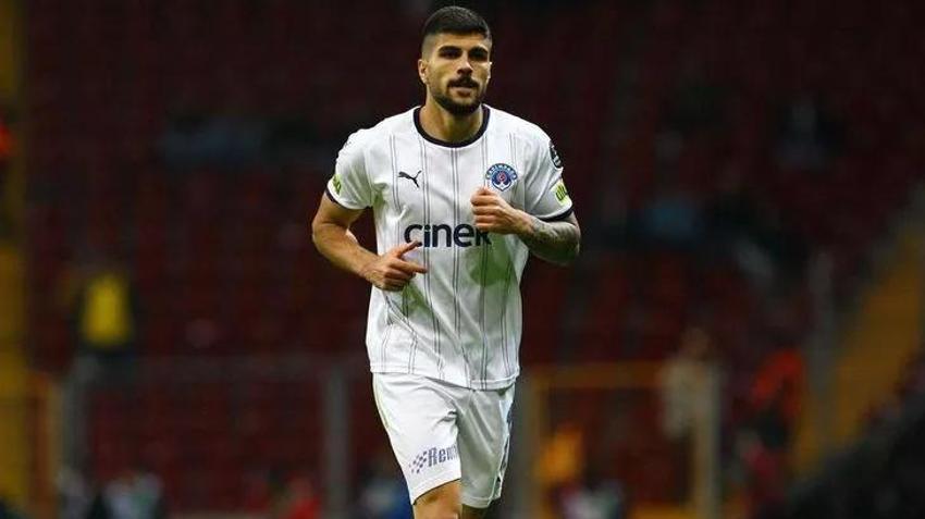 Belözoğlu ile Ali Koç arasında savaş çıktı! 400 bin euro'ya alınan sol bek için ortalık karıştı
