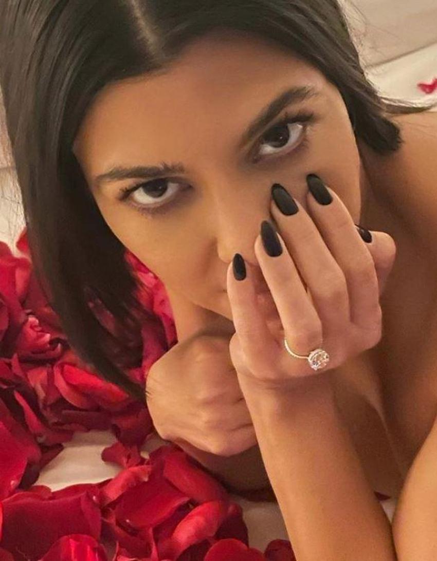 Kourtney Kardashian ağlayarak açıkladı! 1 milyon dolarlık yüzüğünü kırdı