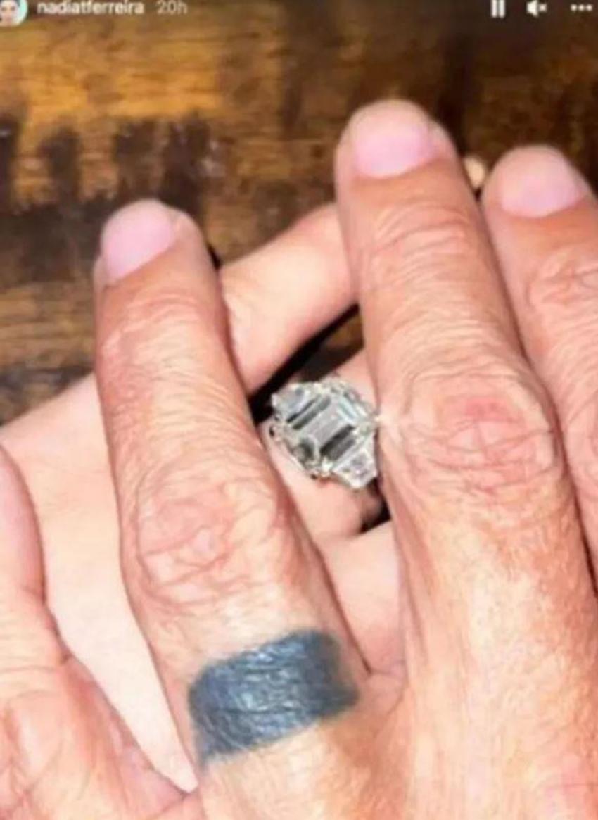 Jennifer Lopez'in eski eşi Marc Anthony, 30 yaş küçük sevgilisi Nadia Ferreira ile nişanlandı
