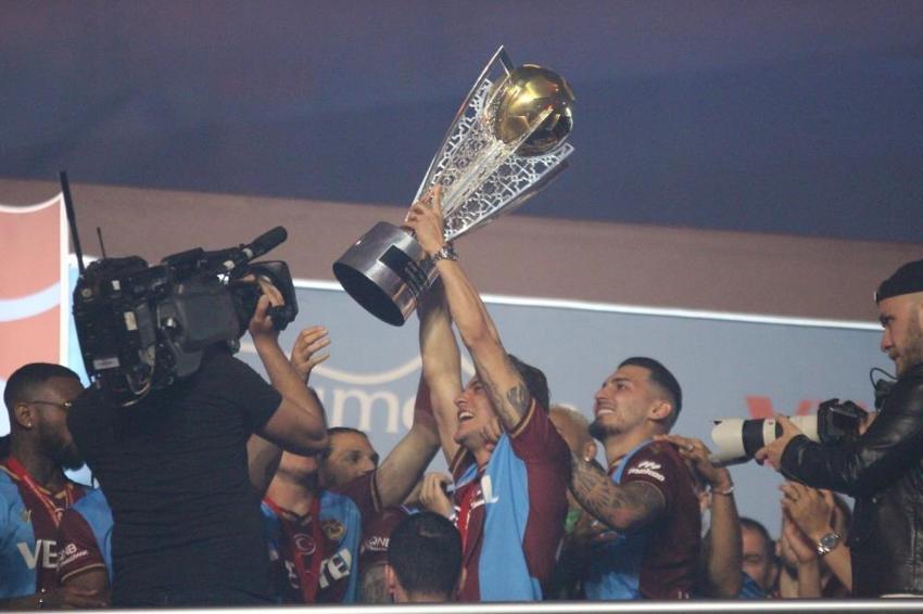 Trabzonspor şampiyonluğunu kutluyor! Duygusal anlar, geceye damga vurdu! Muhteşem görüntüler...