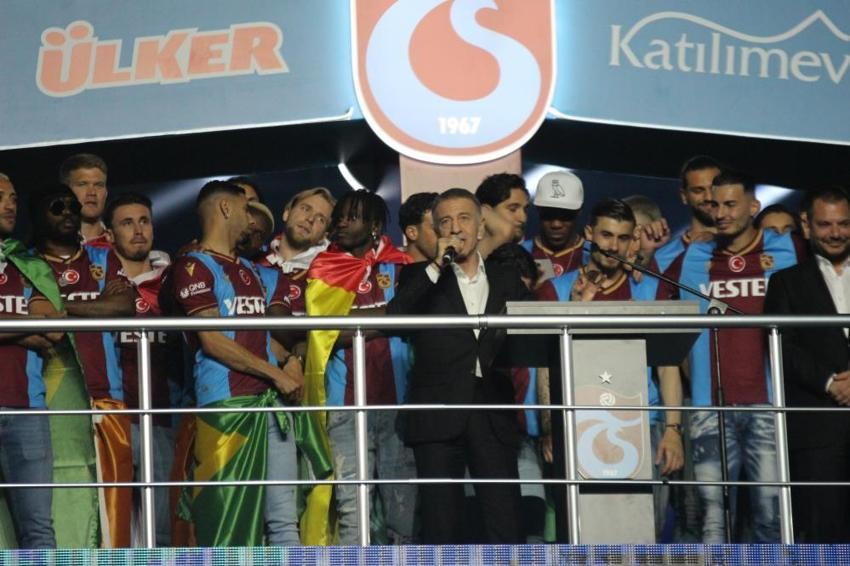 Trabzonspor şampiyonluğunu kutluyor! Duygusal anlar, geceye damga vurdu! Muhteşem görüntüler...