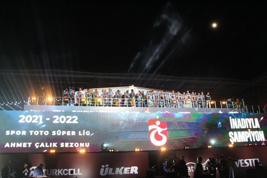 Trabzonspor şampiyonluğunu kutluyor! Duygusal anlar, geceye damga vurdu! Muhteşem görüntüler...