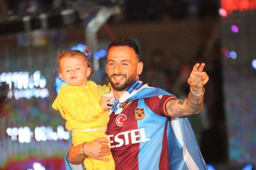 Trabzonspor şampiyonluğunu kutluyor! Duygusal anlar, geceye damga vurdu! Muhteşem görüntüler...