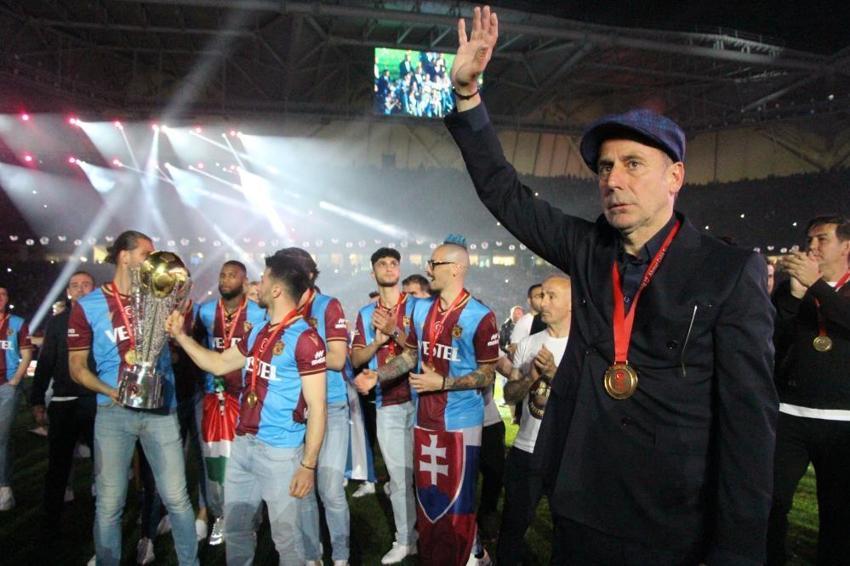 Trabzonspor şampiyonluğunu kutluyor! Duygusal anlar, geceye damga vurdu! Muhteşem görüntüler...