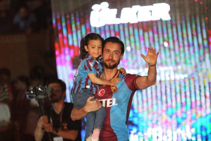 Trabzonspor şampiyonluğunu kutluyor! Duygusal anlar, geceye damga vurdu! Muhteşem görüntüler...
