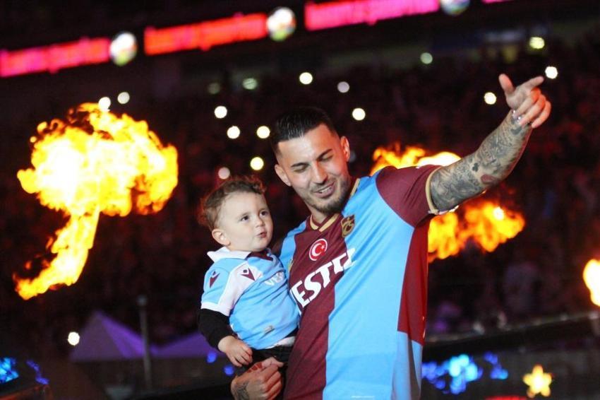 Trabzonspor şampiyonluğunu kutluyor! Duygusal anlar, geceye damga vurdu! Muhteşem görüntüler...