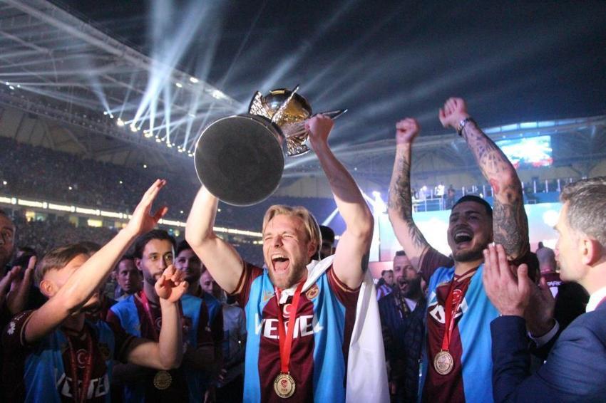 Trabzonspor şampiyonluğunu kutluyor! Duygusal anlar, geceye damga vurdu! Muhteşem görüntüler...