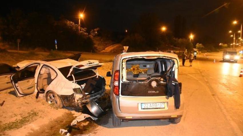 Edirne'de ticari araç otomobille çarpıştı: 4 yaralı