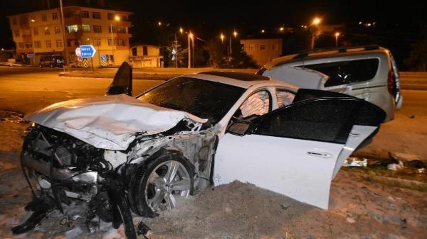 Edirne'de ticari araç otomobille çarpıştı: 4 yaralı