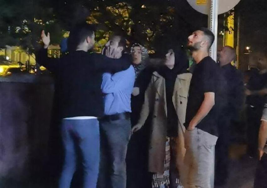Yanan evini görünce gözyaşı döktü