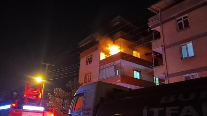 Yanan evini görünce gözyaşı döktü