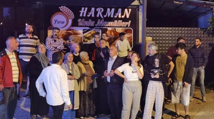 Yanan evini görünce gözyaşı döktü