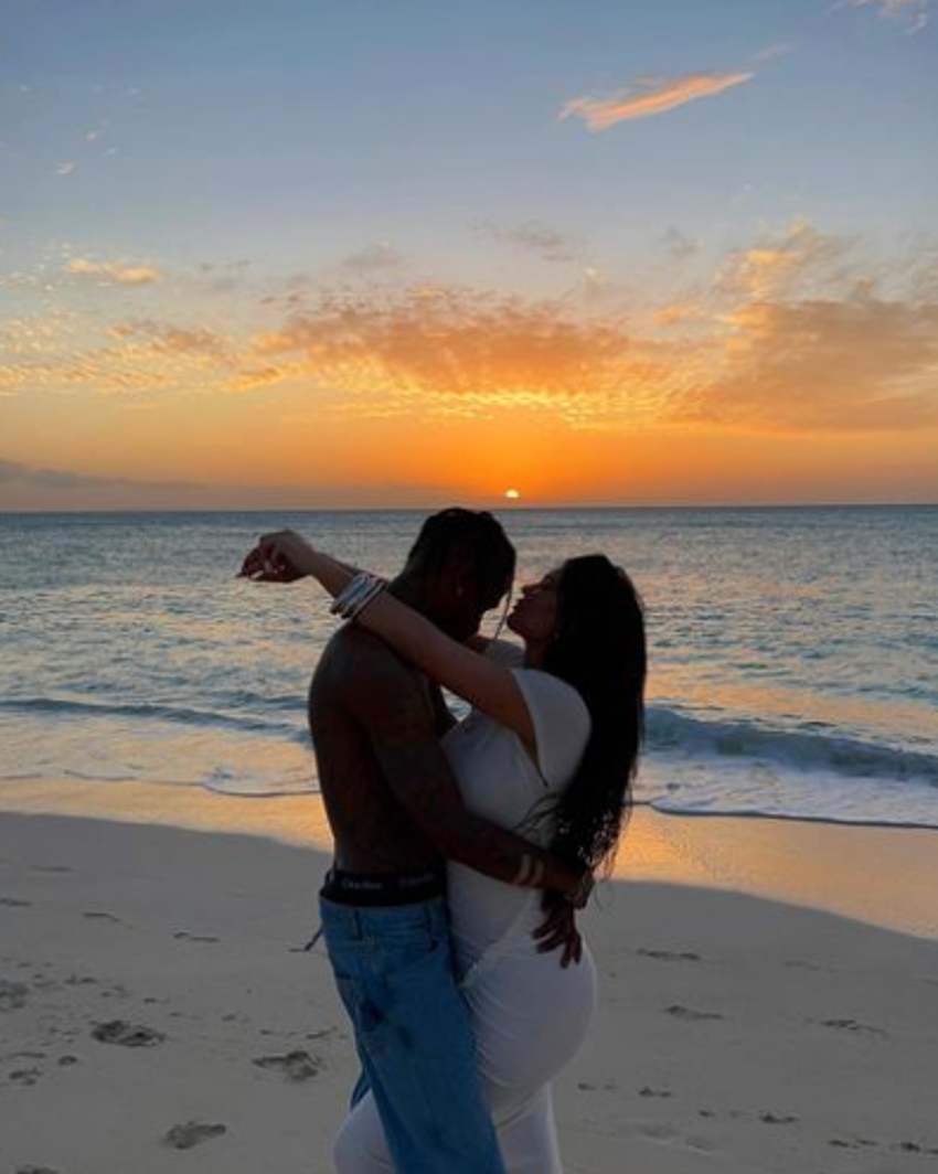 Kylie Jenner ve Travis Scott'tan olay yaratan ilişki isteği!