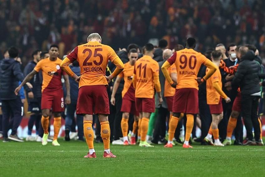 Kendi transfer ettiği kendi gönderiyor! Eşyalar toplandı Galatasaray'da iki ayrılık!