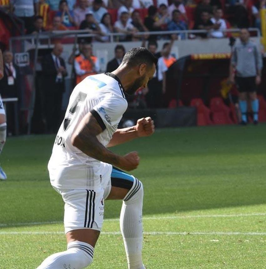 35 dakikada ortalık karıştı! Göztepe - Beşiktaş maçında 2 kırmızı ve şok tepki! 'Ne yapıyor bu çocuk?'
