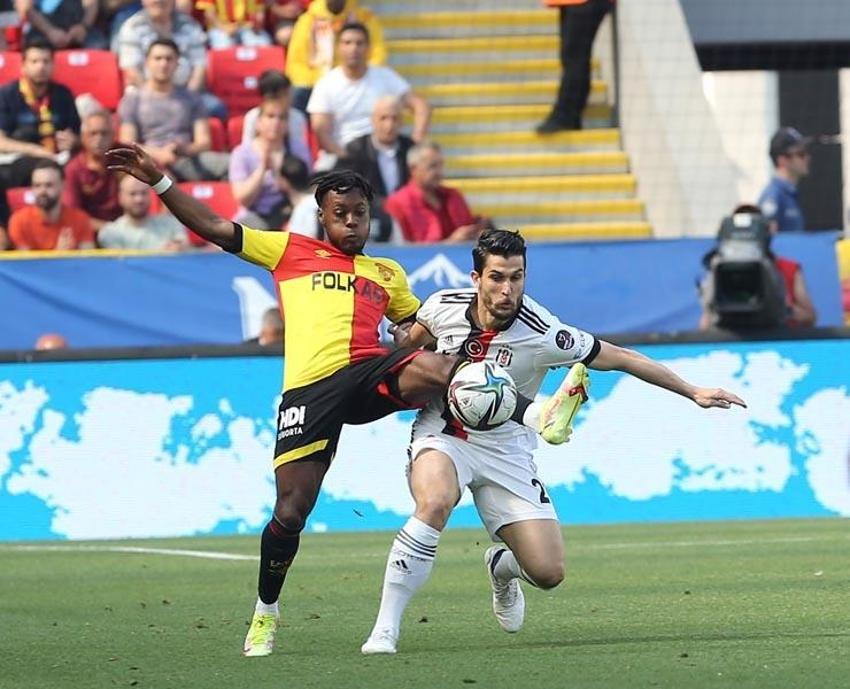 35 dakikada ortalık karıştı! Göztepe - Beşiktaş maçında 2 kırmızı ve şok tepki! 'Ne yapıyor bu çocuk?'