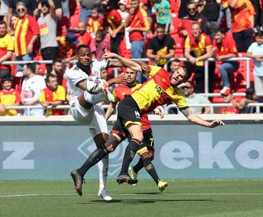 35 dakikada ortalık karıştı! Göztepe - Beşiktaş maçında 2 kırmızı ve şok tepki! 'Ne yapıyor bu çocuk?'