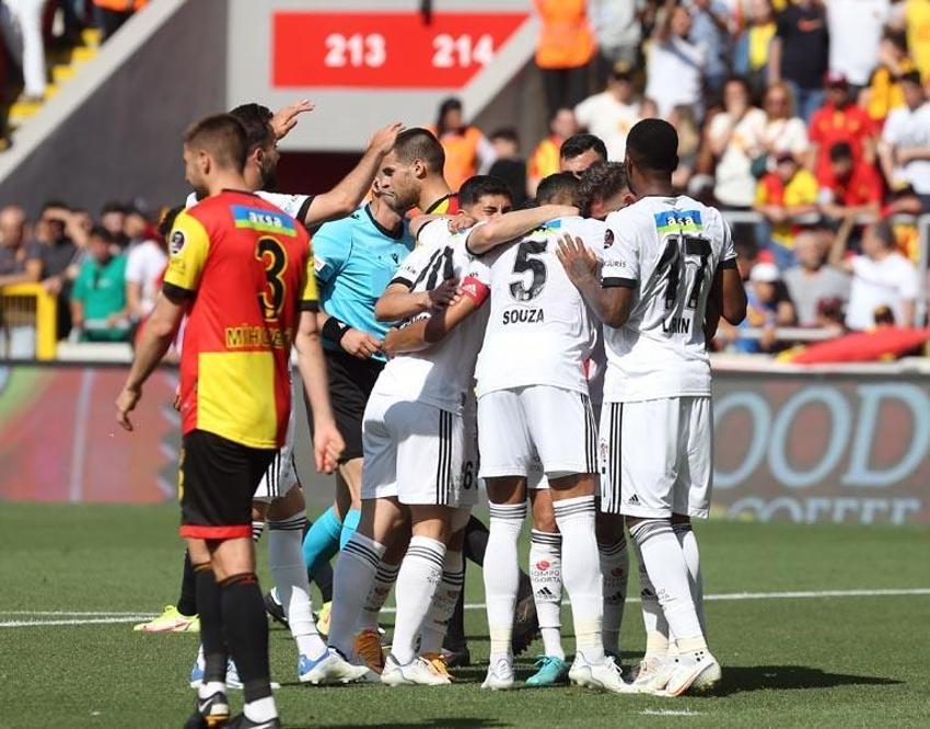 35 dakikada ortalık karıştı! Göztepe - Beşiktaş maçında 2 kırmızı ve şok tepki! 'Ne yapıyor bu çocuk?'