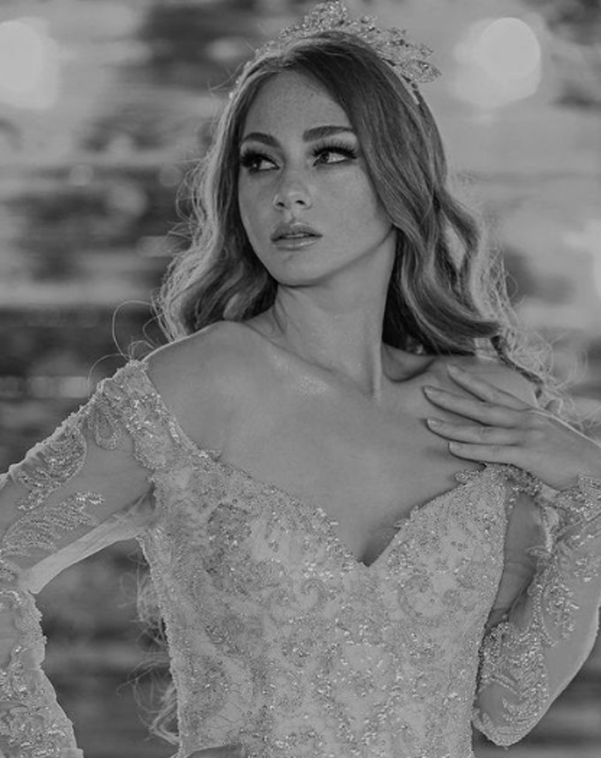 Gönül Dağı'nın Meryem'i Sevilay Gültekin'den mini etekli poz! "Kendine gel sen Meryem'sin"