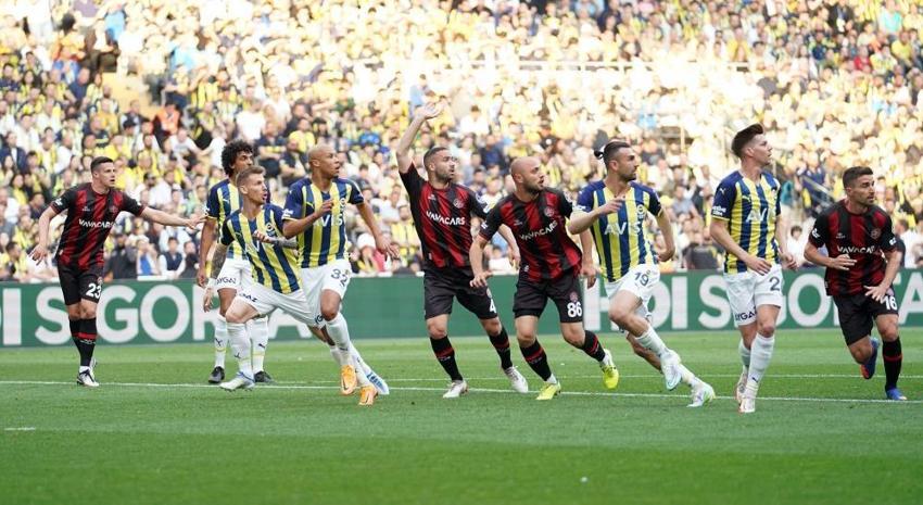 Fenerbahçe maçında Volkan Demirel'den olay hareket! Resmen çıldırdılar, İsmail Kartal ve İrfan Can Kahveci...