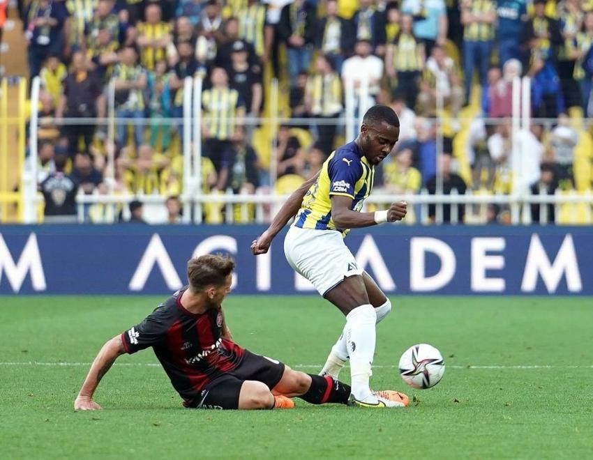 Fenerbahçe maçında Volkan Demirel'den olay hareket! Resmen çıldırdılar, İsmail Kartal ve İrfan Can Kahveci...