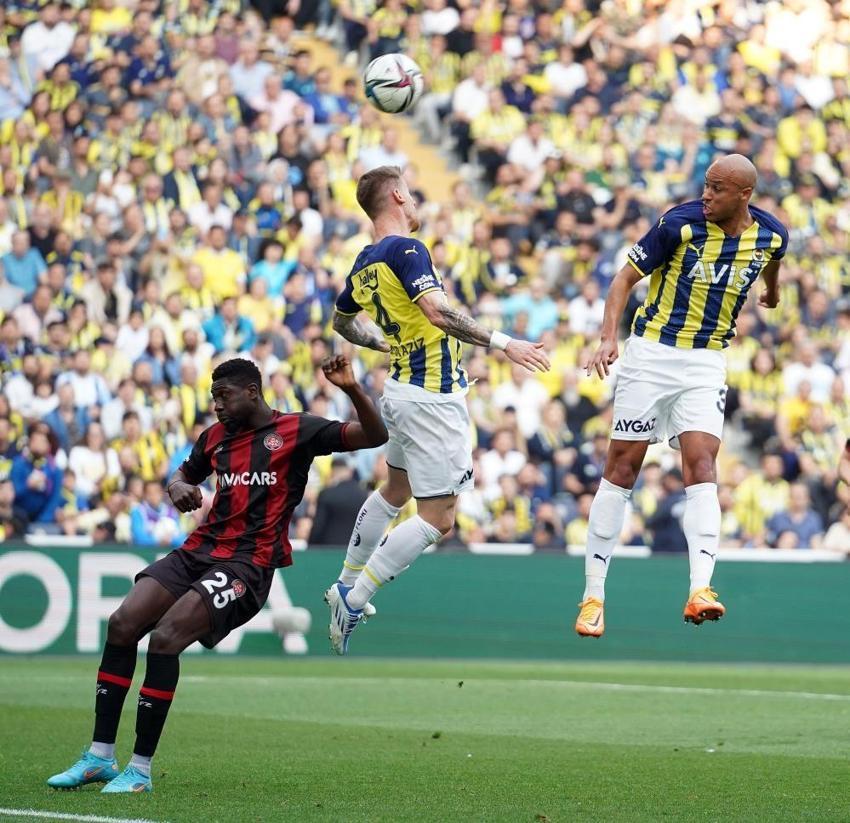 Fenerbahçe maçında Volkan Demirel'den olay hareket! Resmen çıldırdılar, İsmail Kartal ve İrfan Can Kahveci...