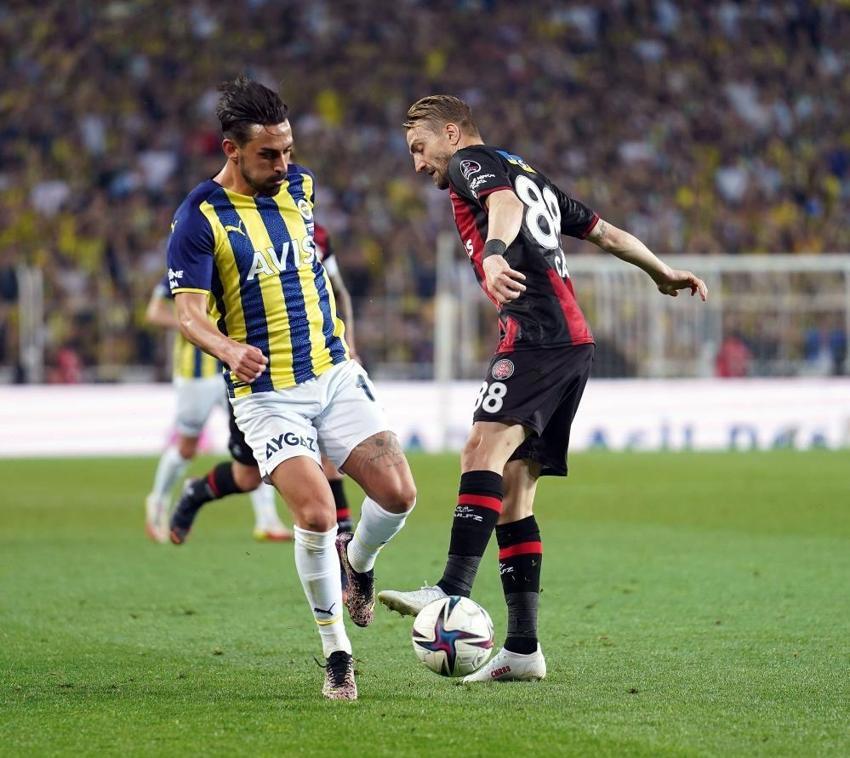 Fenerbahçe maçında Volkan Demirel'den olay hareket! Resmen çıldırdılar, İsmail Kartal ve İrfan Can Kahveci...