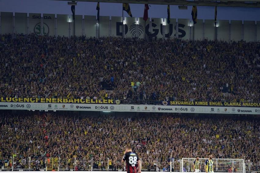 Fenerbahçe maçında Volkan Demirel'den olay hareket! Resmen çıldırdılar, İsmail Kartal ve İrfan Can Kahveci...