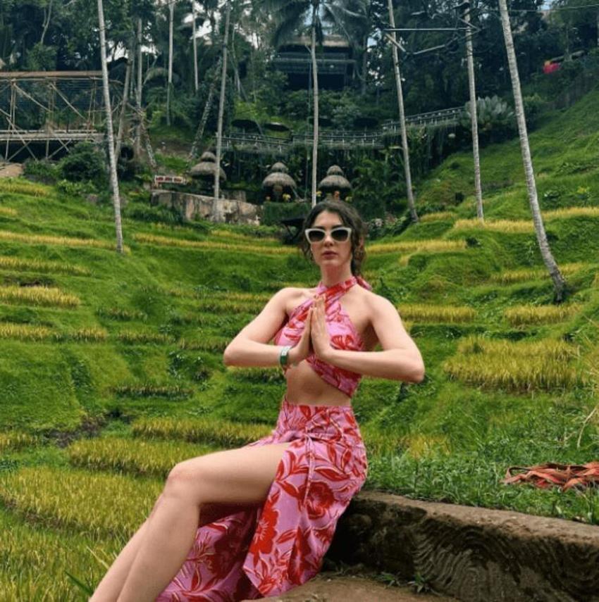 Burcu Özberk'in aklı tatilde kaldı!