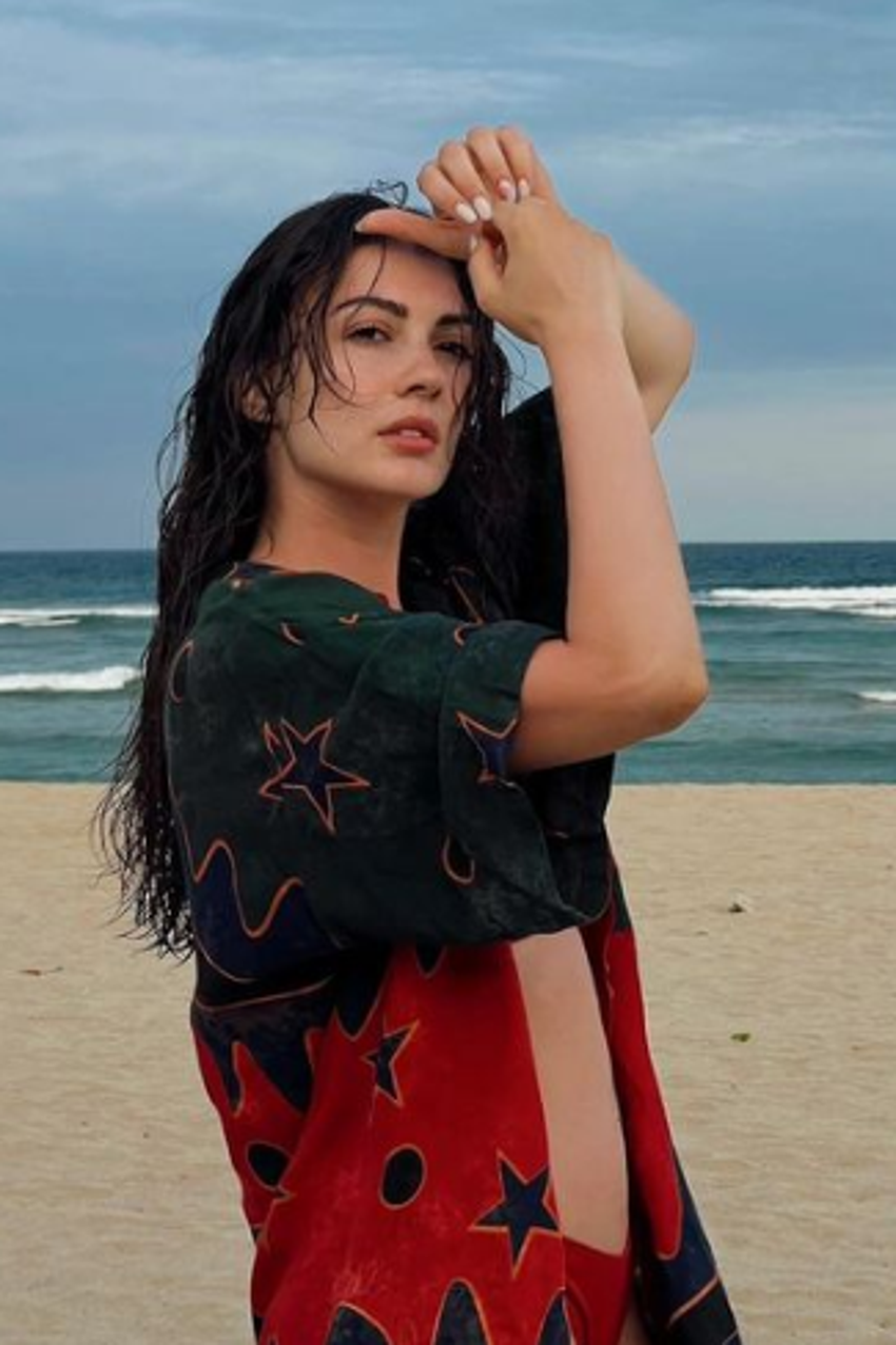 Burcu Özberk'in aklı tatilde kaldı!