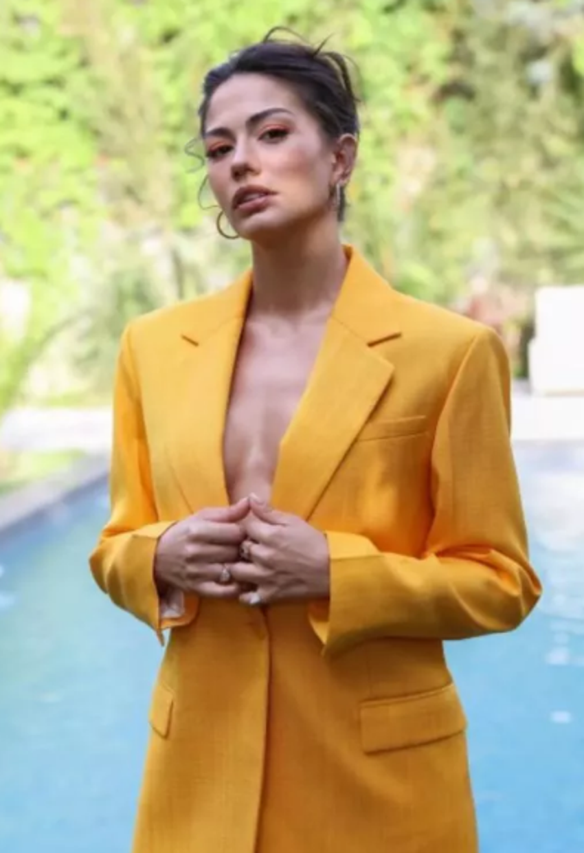 Demet Özdemir sütyensiz pozuyla olay yarattı!