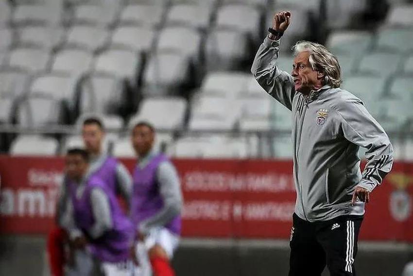 Fenerbahçe'den transferde ters köşe! Yıldız oyuncu gelmeye hazır!