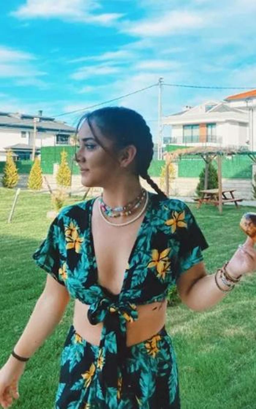 Eski Survivor yarışmacısı Aşkım Burçe'den sütyensiz poz! "Vücudun çok güzel"