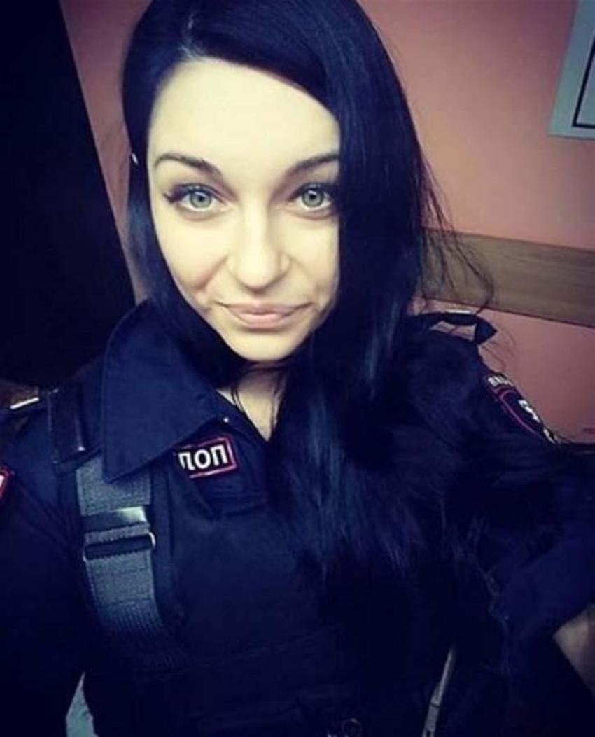 Kadın polisler pozlarını paylaştı sosyal medya karıştı! Rusya'dan gelen görüntüler olay oldu...