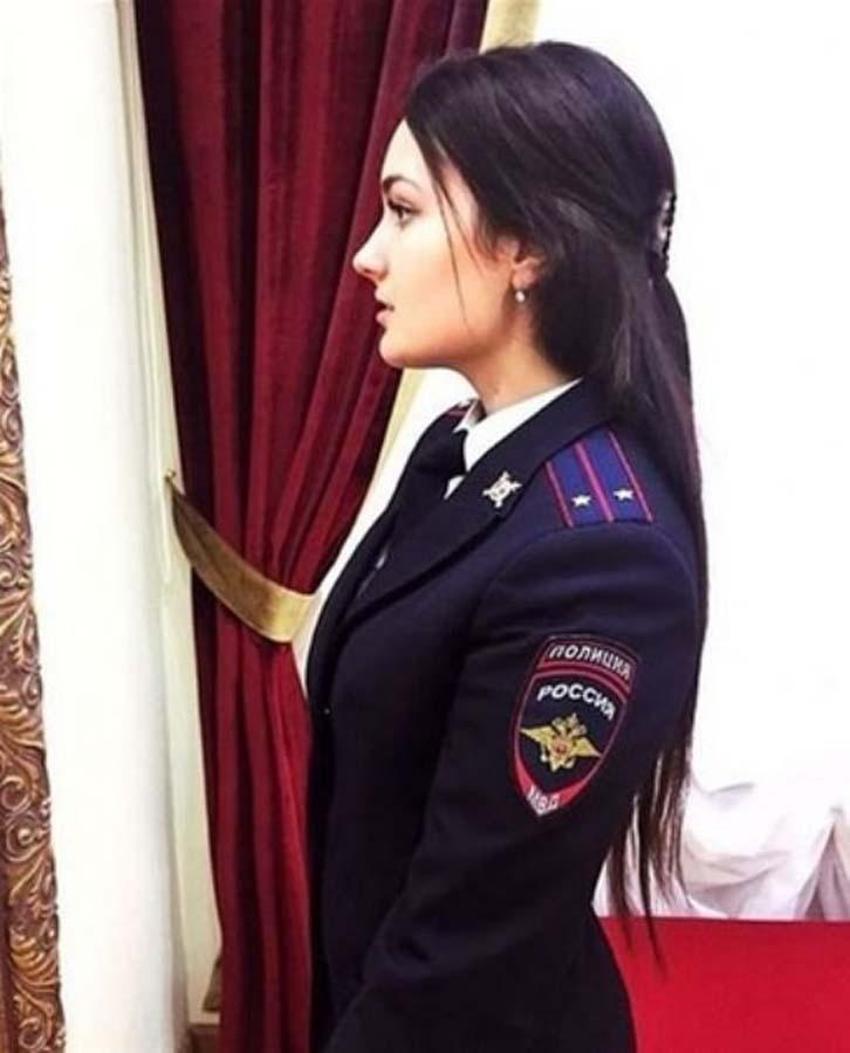 Kadın polisler pozlarını paylaştı sosyal medya karıştı! Rusya'dan gelen görüntüler olay oldu...