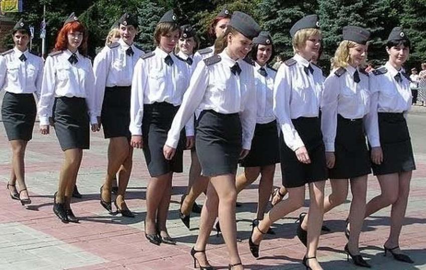 Kadın polisler pozlarını paylaştı sosyal medya karıştı! Rusya'dan gelen görüntüler olay oldu...