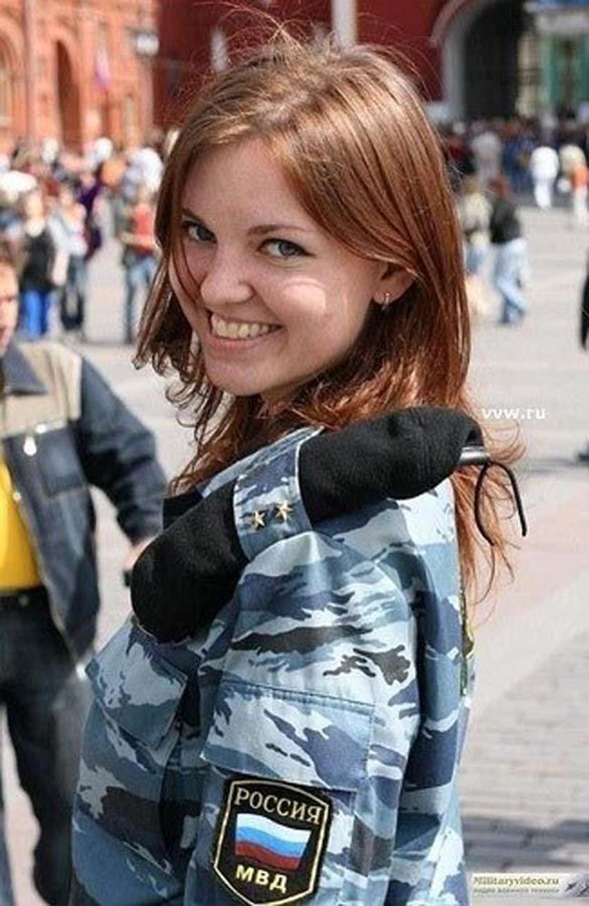 Kadın polisler pozlarını paylaştı sosyal medya karıştı! Rusya'dan gelen görüntüler olay oldu...
