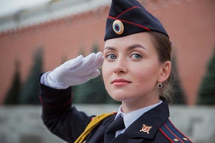 Kadın polisler pozlarını paylaştı sosyal medya karıştı! Rusya'dan gelen görüntüler olay oldu...